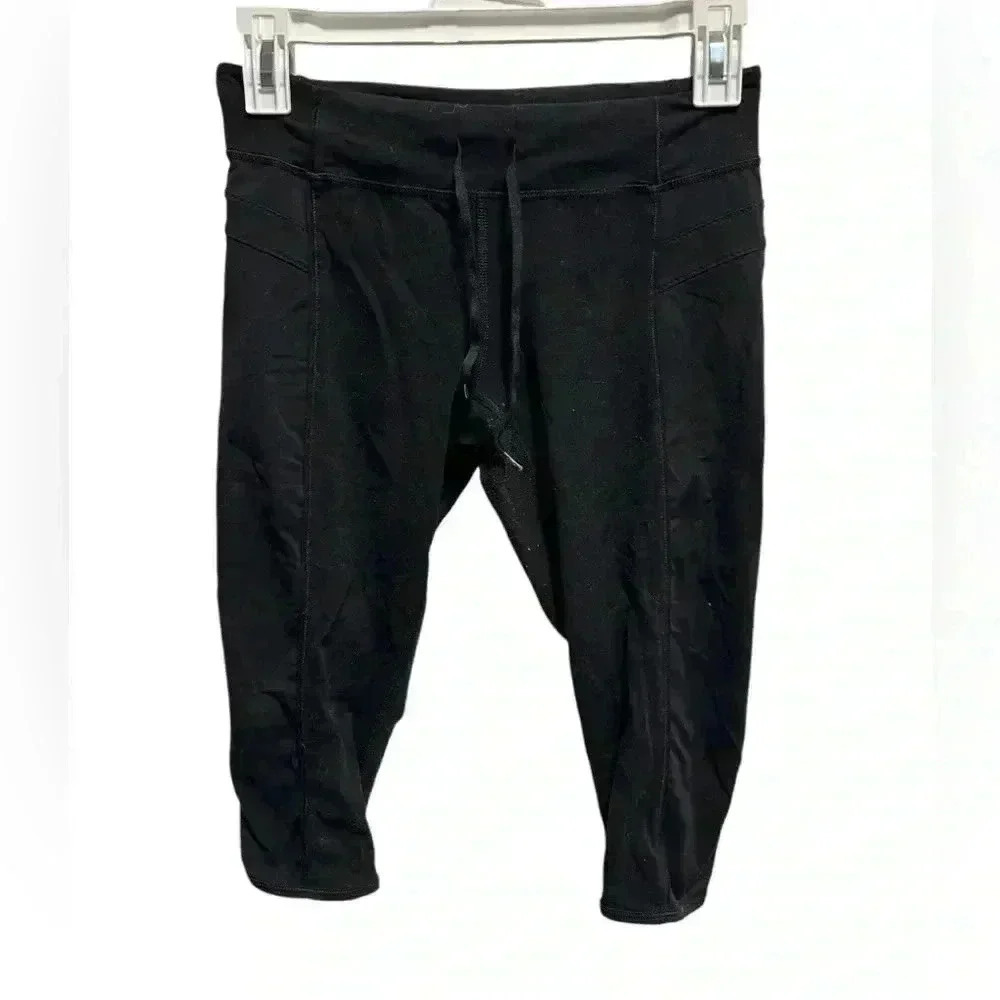 LULULEMON BLACK CAPRI LEGGINGS - Picture 2 of 4